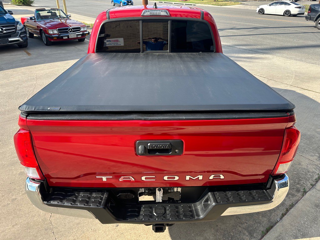 2017 Toyota Tacoma Image 11