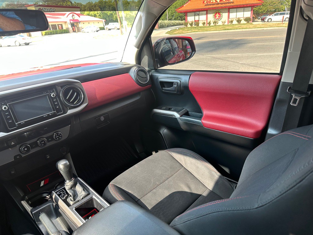 2017 Toyota Tacoma Image 13