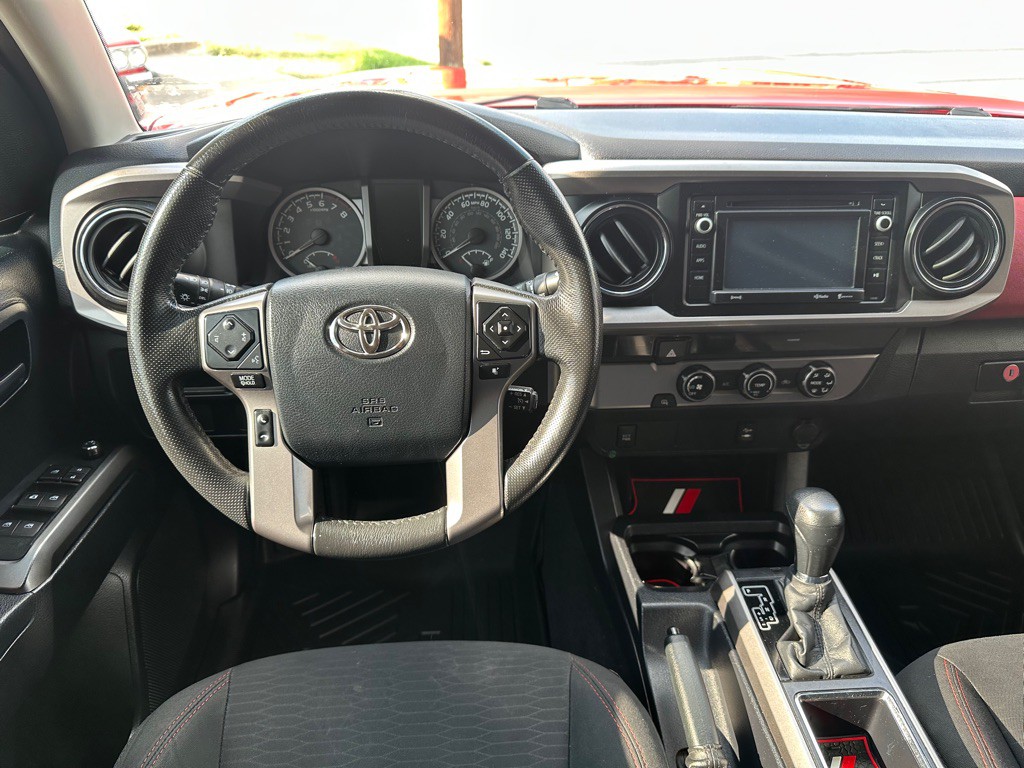 2017 Toyota Tacoma Image 14