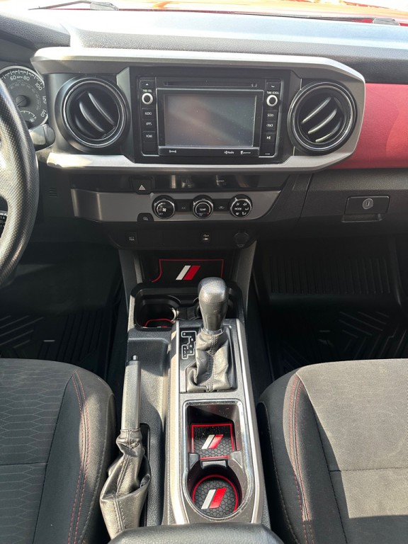2017 Toyota Tacoma Image 15