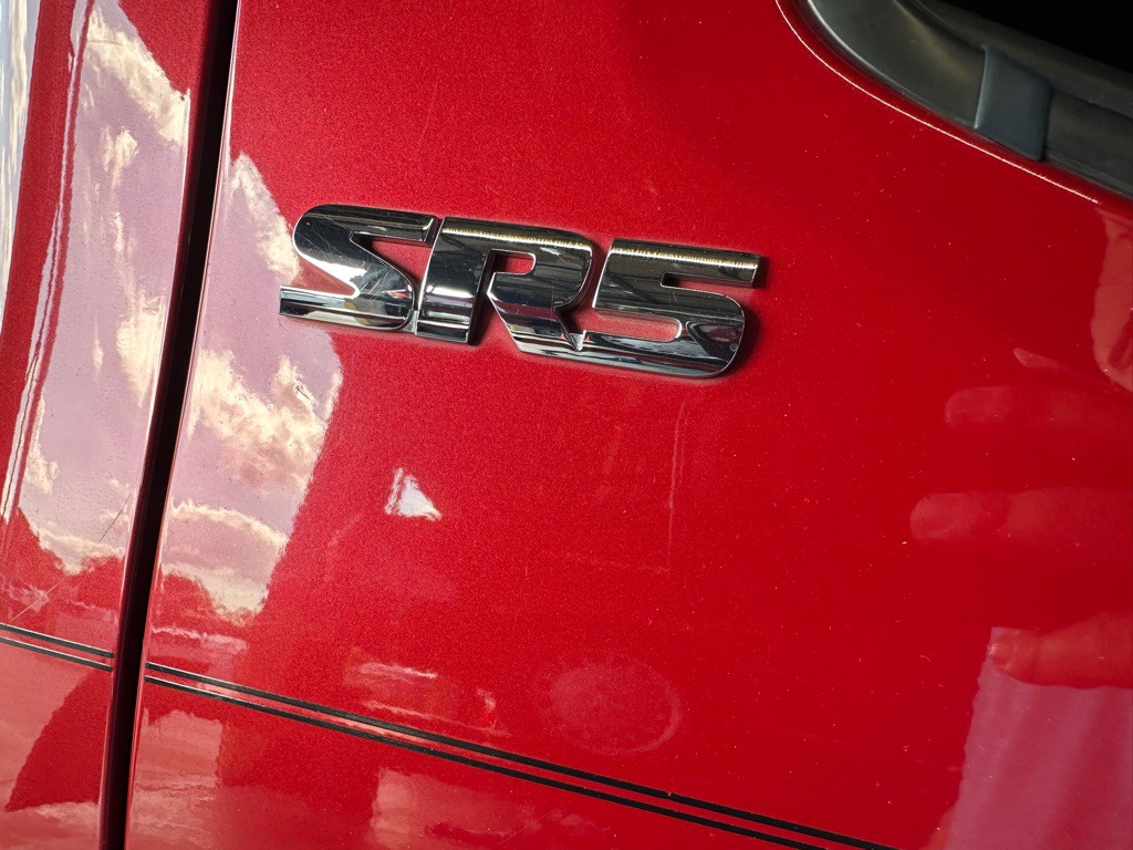 2017 Toyota Tacoma Image 17