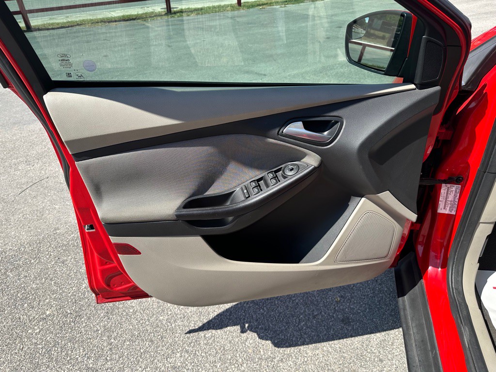 2012 Ford Focus Image 8