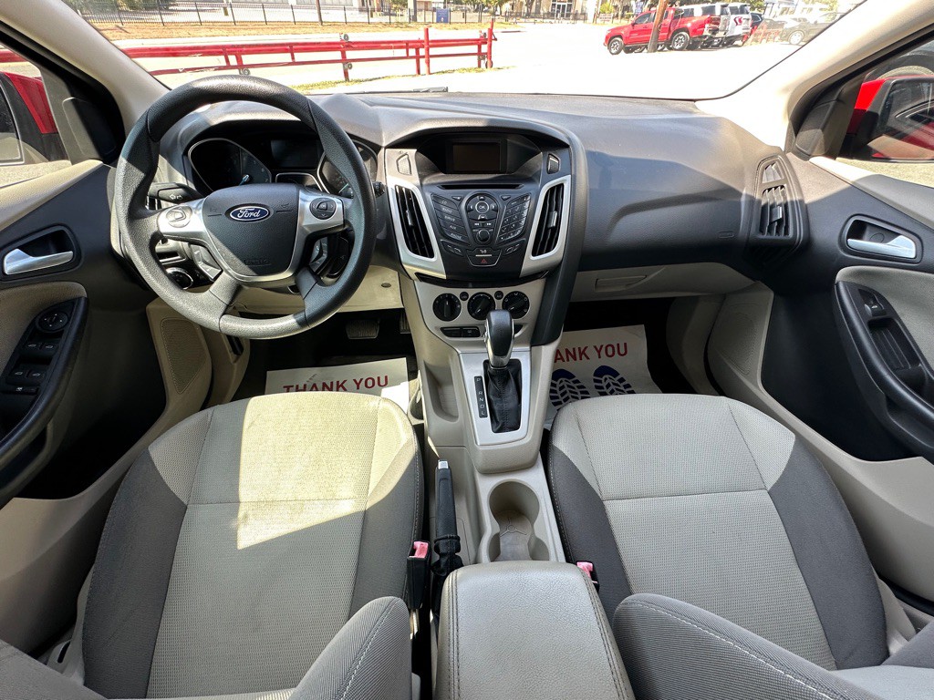 2012 Ford Focus Image 16