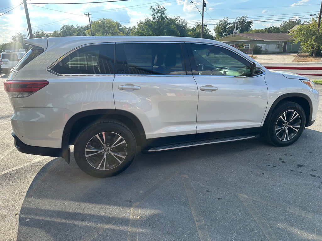 2019 Toyota Highlander Image 3