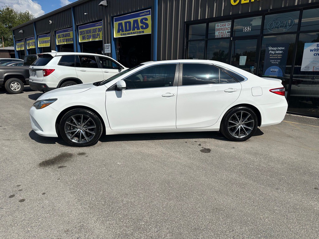 2016 Toyota Camry Image 2