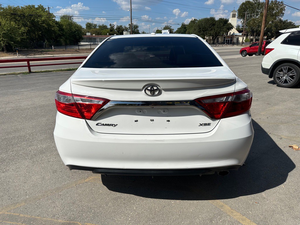 2016 Toyota Camry Image 3