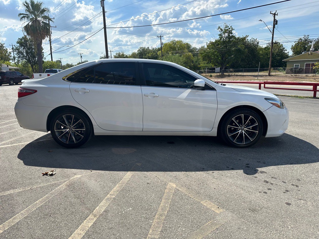 2016 Toyota Camry Image 4