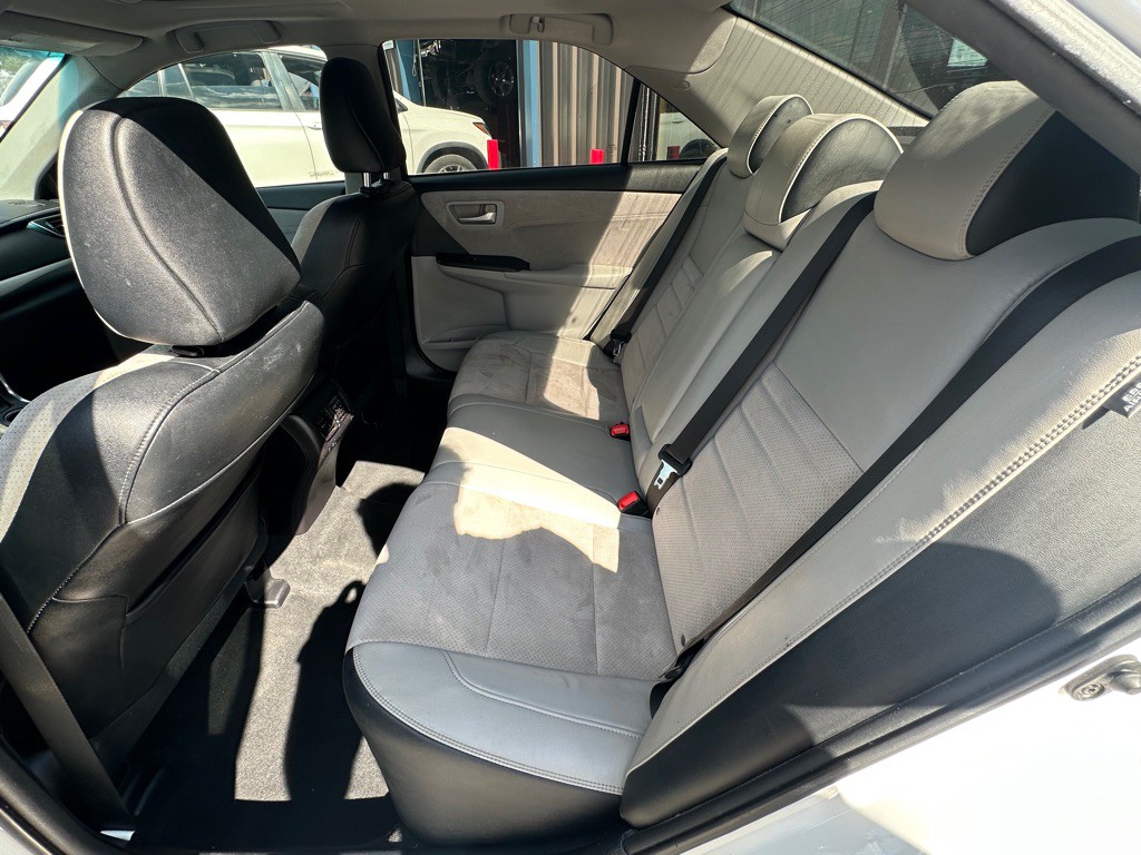 2016 Toyota Camry Image 10
