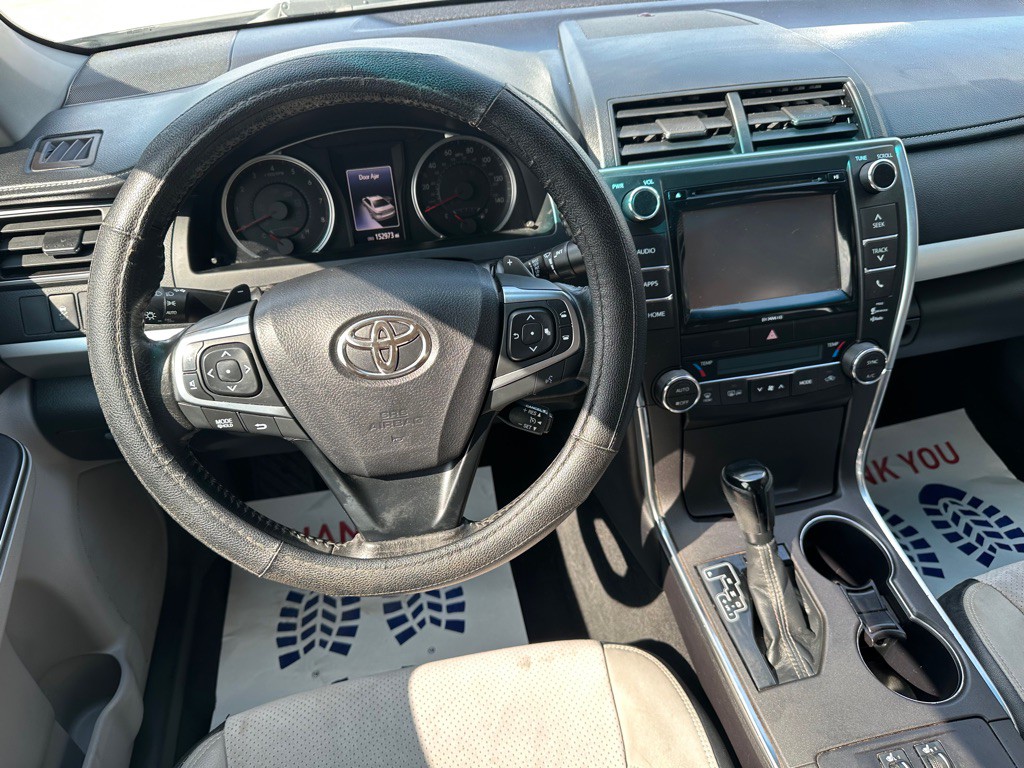 2016 Toyota Camry Image 12