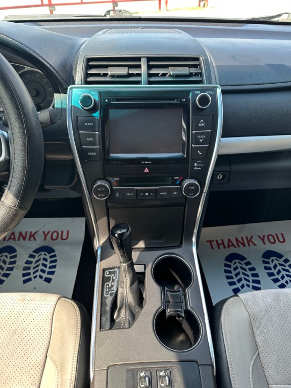 2016 Toyota Camry Image 14
