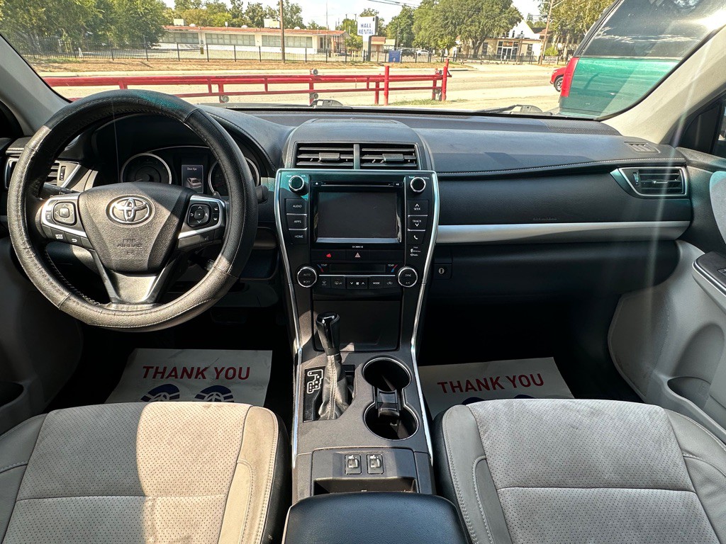 2016 Toyota Camry Image 15