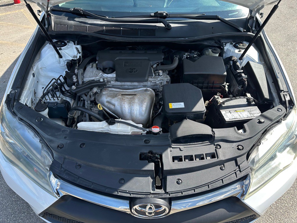2016 Toyota Camry Image 17