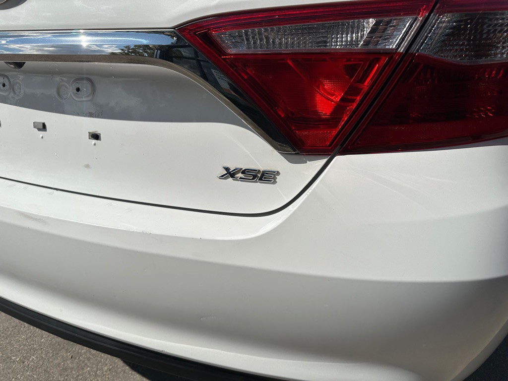 2016 Toyota Camry Image 20