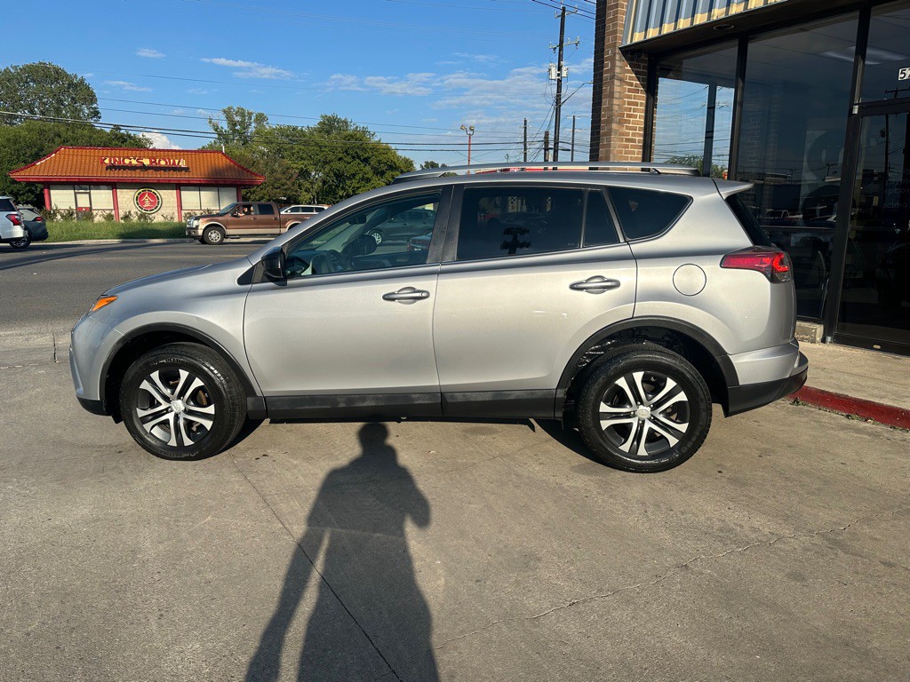 2016 Toyota Rav4 Image 2