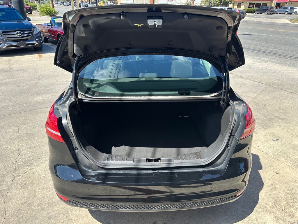 2018 Ford Focus Image 12