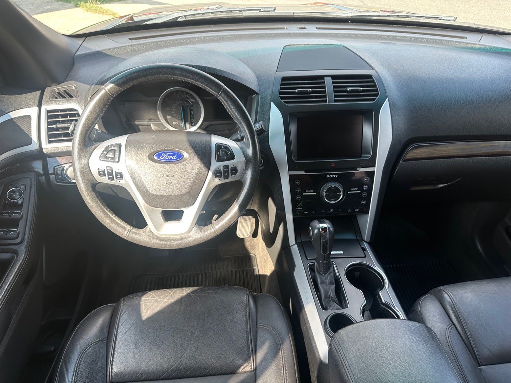 2015 Ford Explorer Image 18