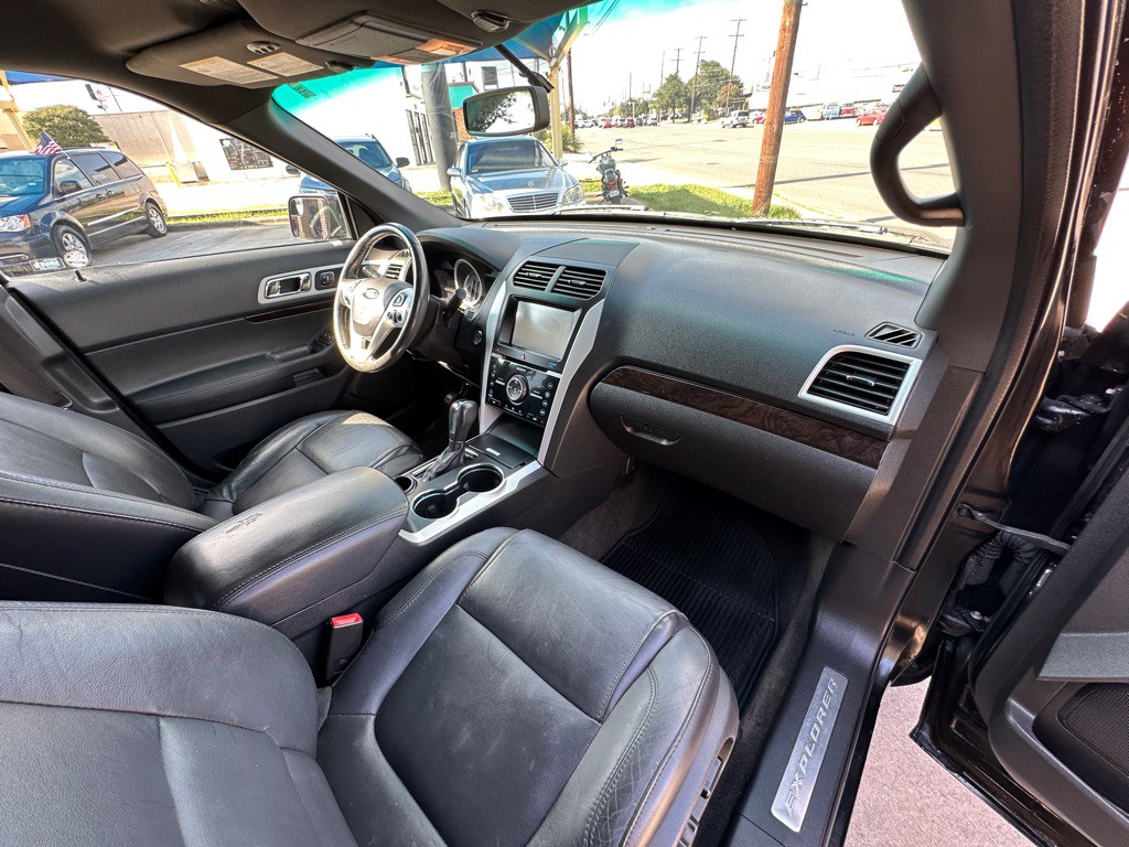 2015 Ford Explorer Image 21