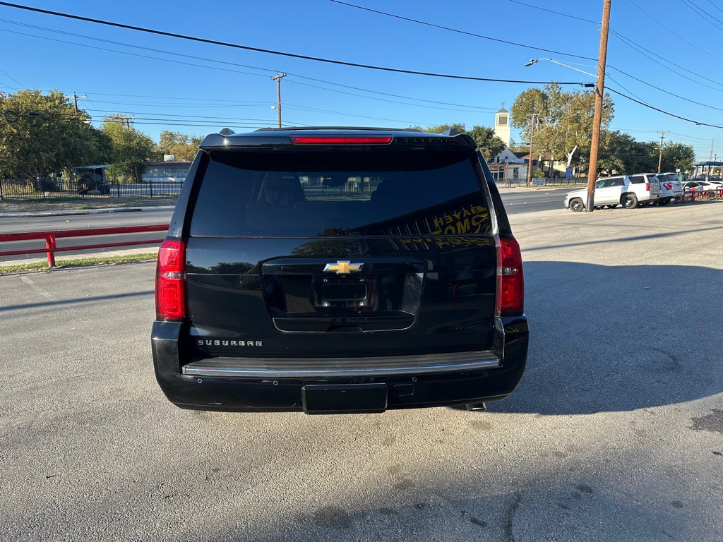 2016 Chevrolet Suburban Image 4