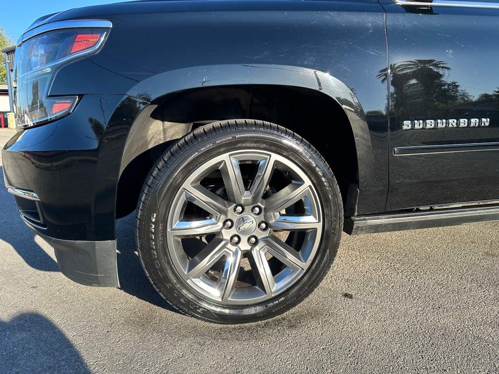 2016 Chevrolet Suburban Image 8