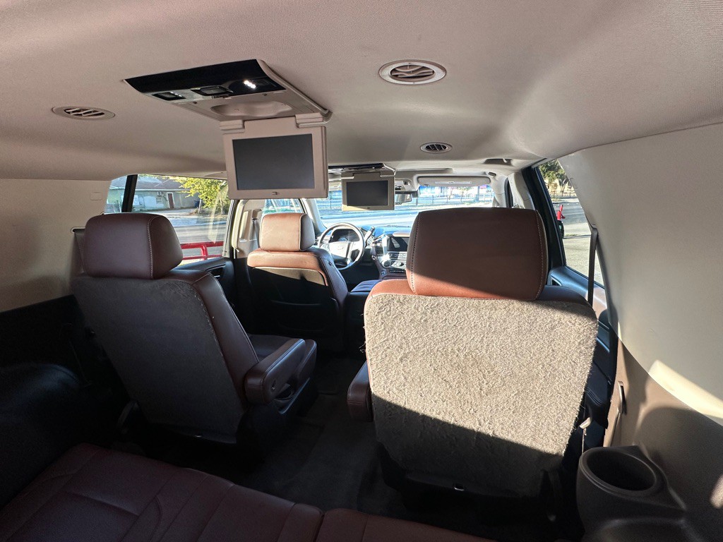 2016 Chevrolet Suburban Image 19