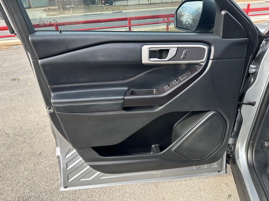 2020 Ford Explorer Image 6