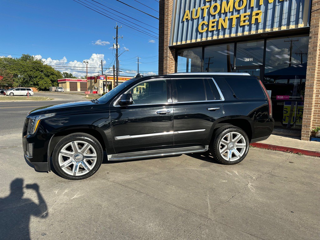 2015 Cadillac Escalade Image 2