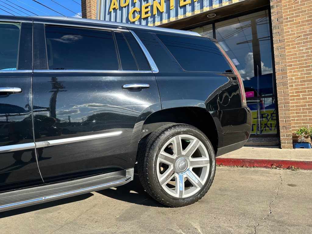 2015 Cadillac Escalade Image 4