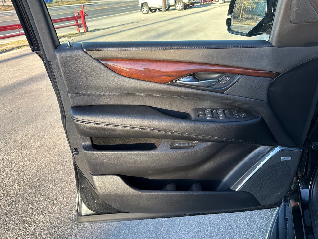 2015 Cadillac Escalade Image 6