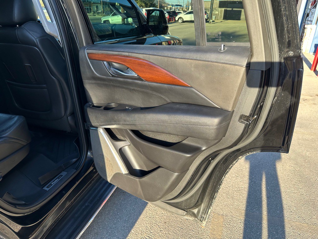 2015 Cadillac Escalade Image 9