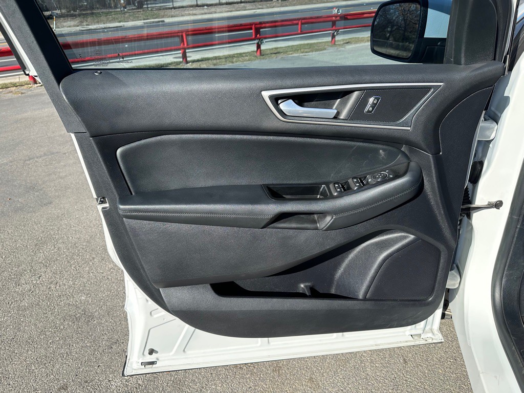 2020 Ford Edge Image 7