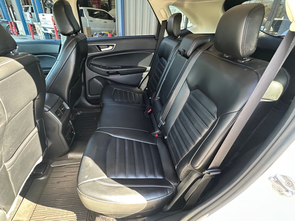 2020 Ford Edge Image 9