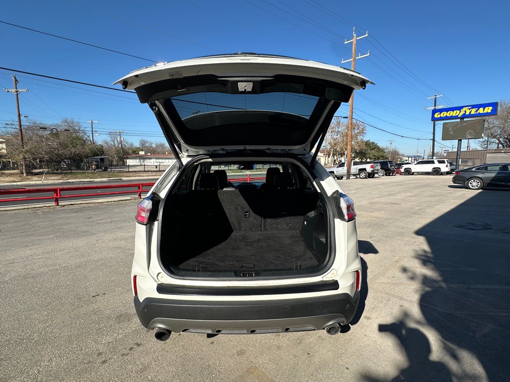 2020 Ford Edge Image 10