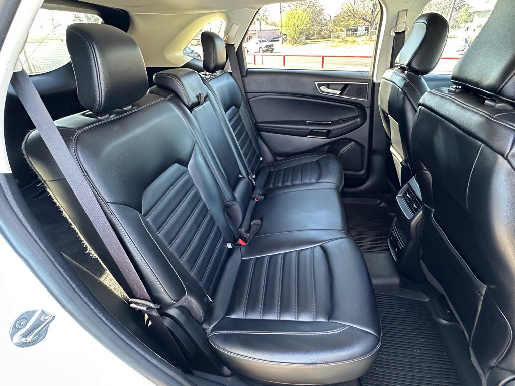 2020 Ford Edge Image 11