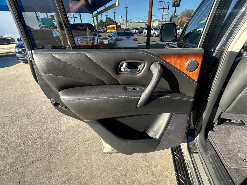 2016 INFINITI QX80 Image 13