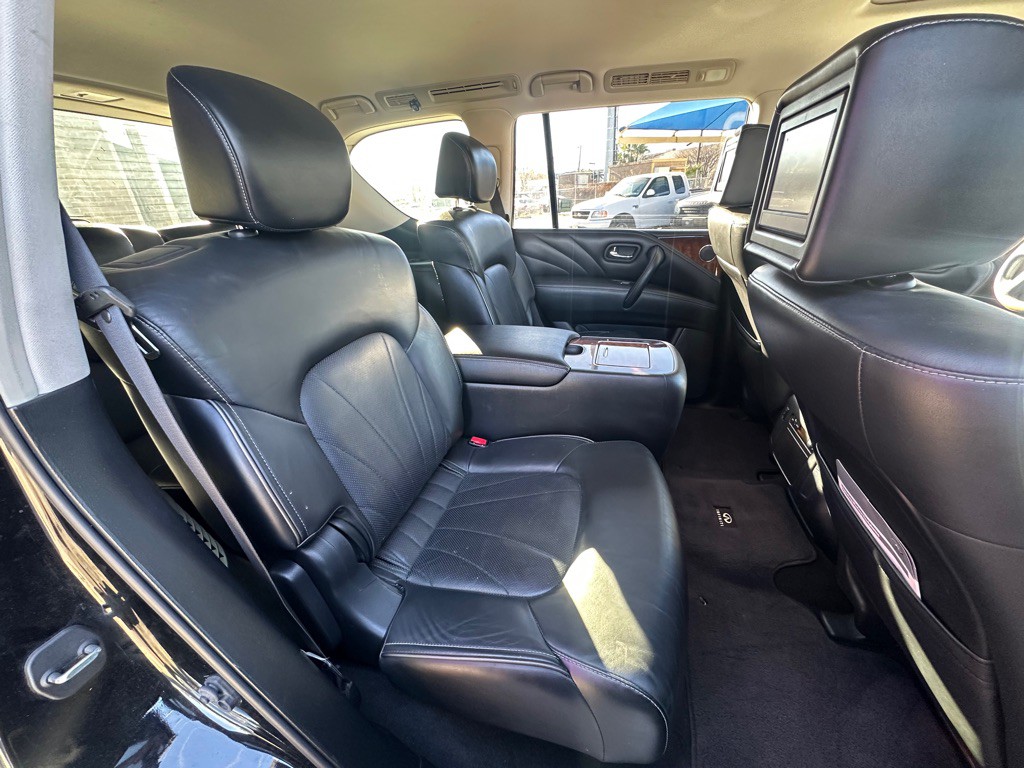 2016 INFINITI QX80 Image 16