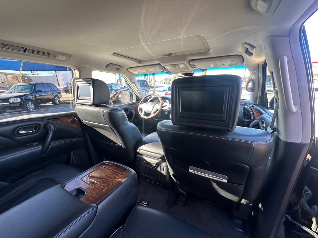 2016 INFINITI QX80 Image 17