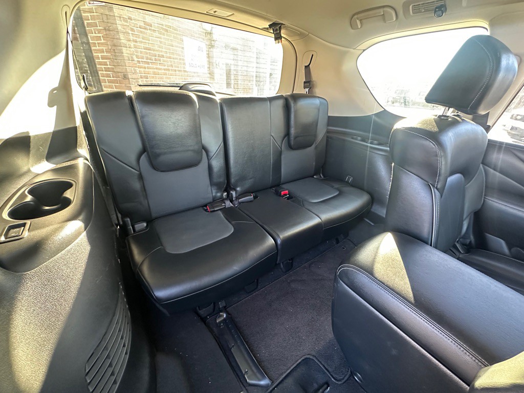2016 INFINITI QX80 Image 18