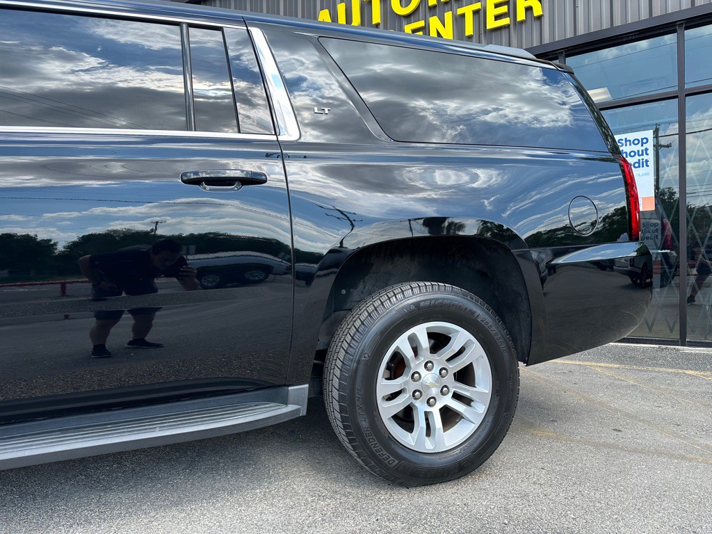 2020 Chevrolet Suburban Image 3