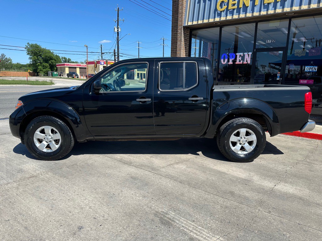 2013 Nissan Frontier Image 2