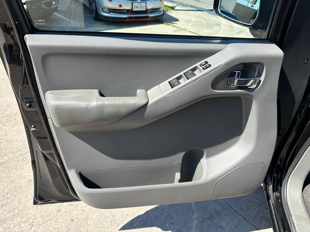 2013 Nissan Frontier Image 8