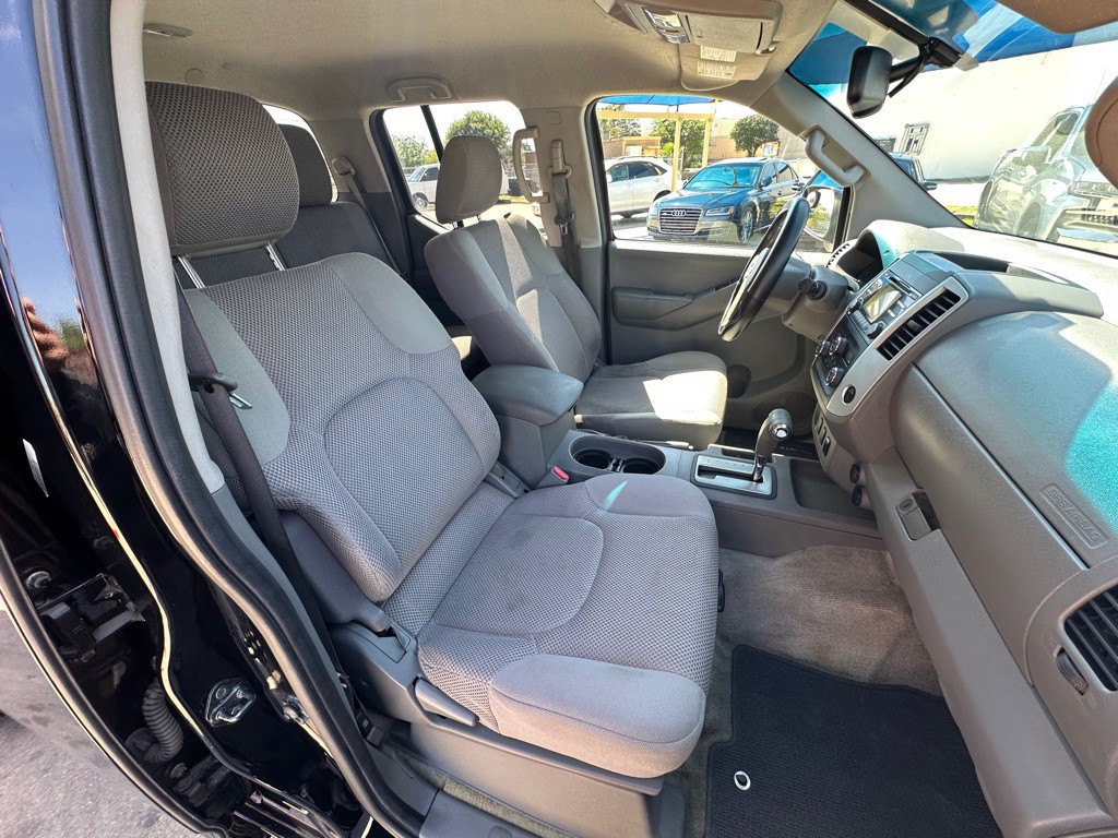 2013 Nissan Frontier Image 12