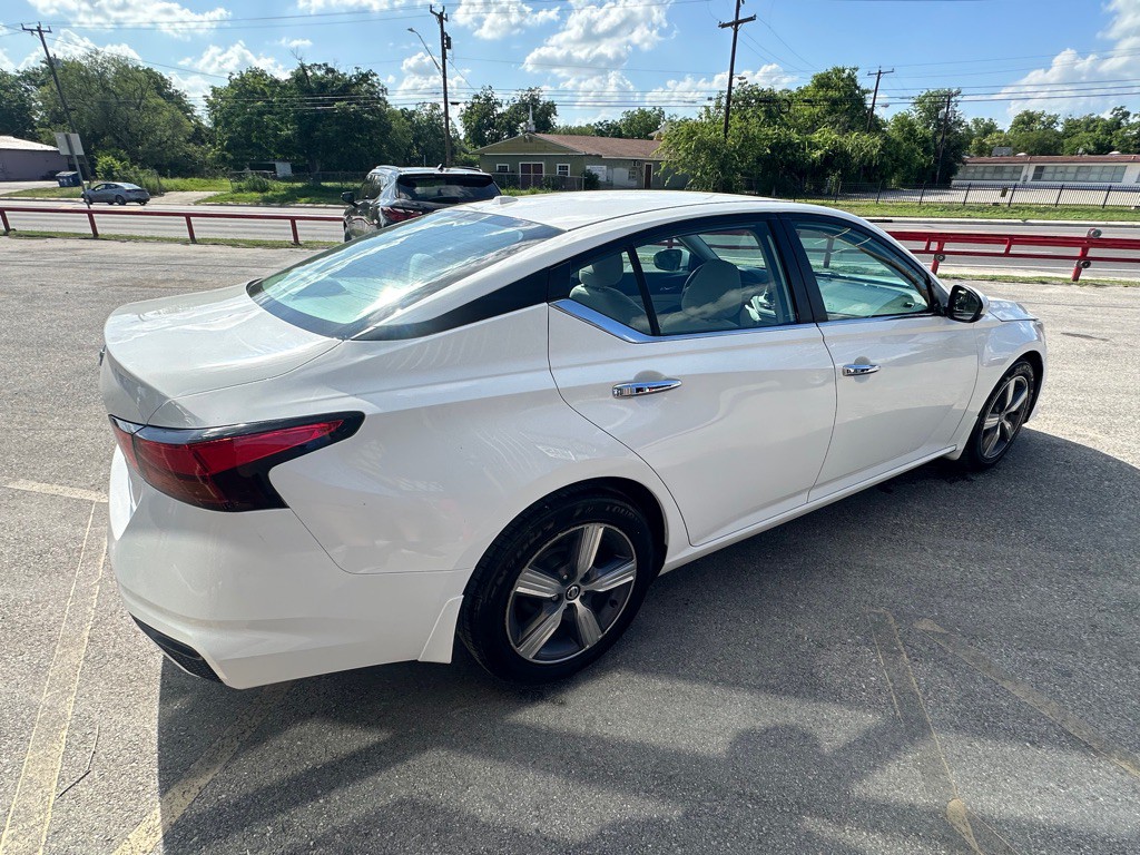 2019 Nissan Altima Image 3