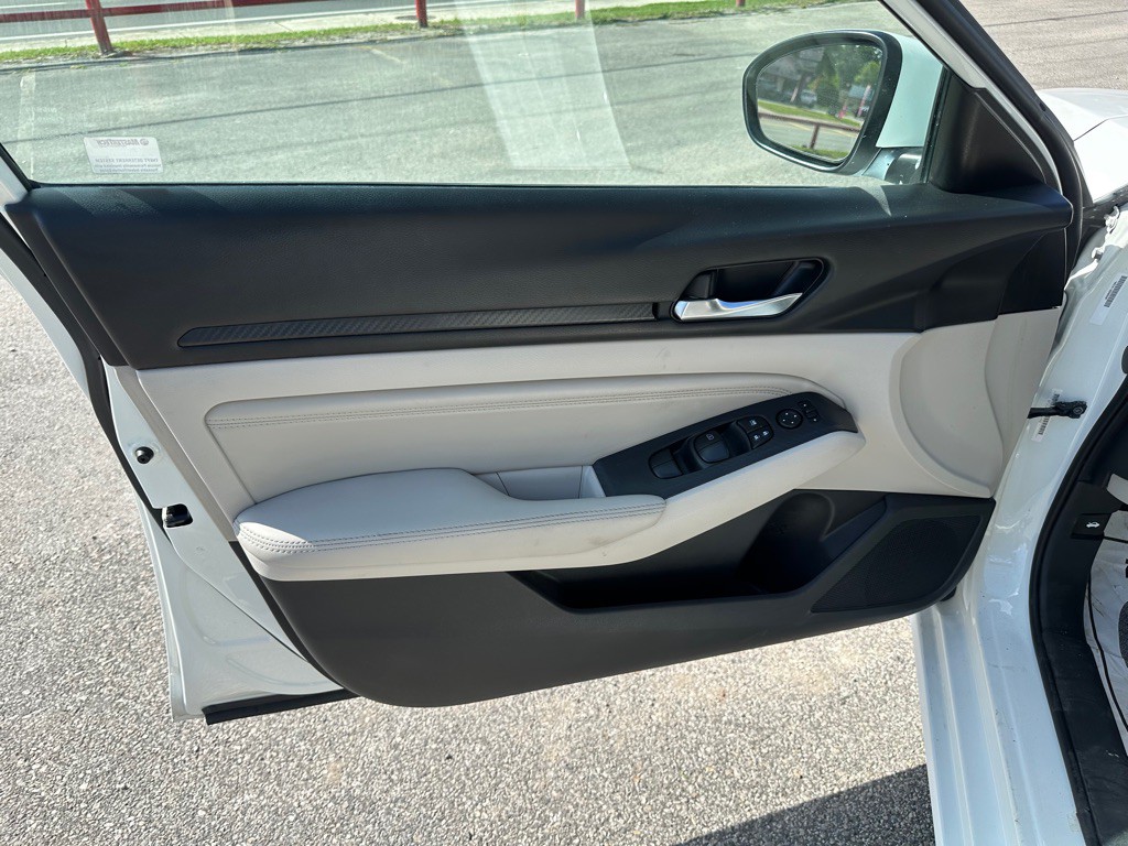 2019 Nissan Altima Image 7