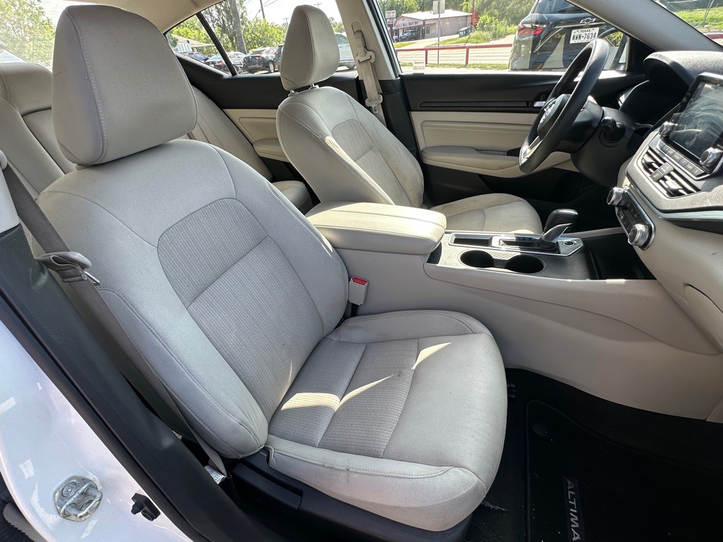 2019 Nissan Altima Image 8