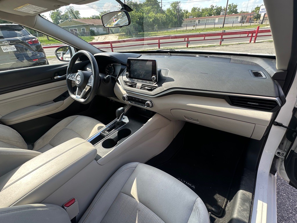 2019 Nissan Altima Image 9