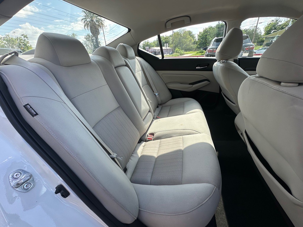 2019 Nissan Altima Image 10