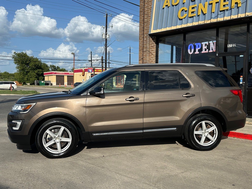 2016 Ford Explorer Image 2
