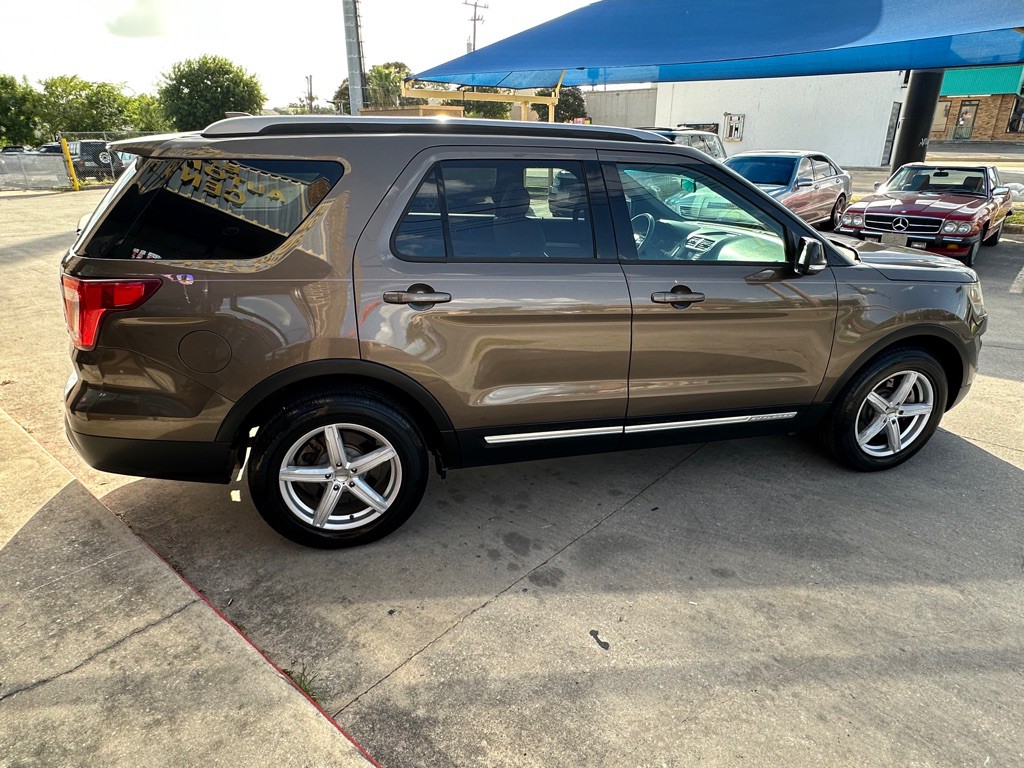 2016 Ford Explorer Image 4