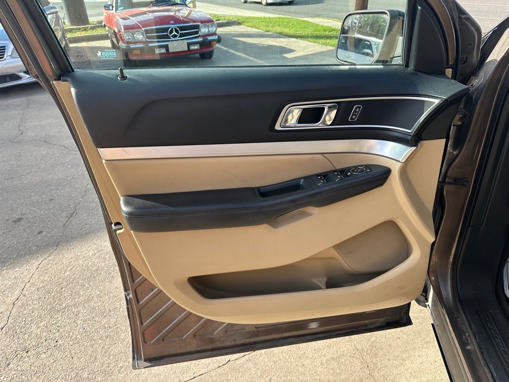 2016 Ford Explorer Image 8