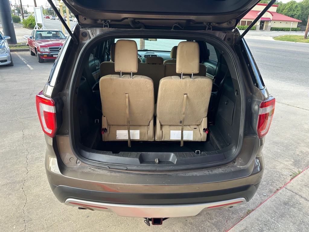 2016 Ford Explorer Image 9